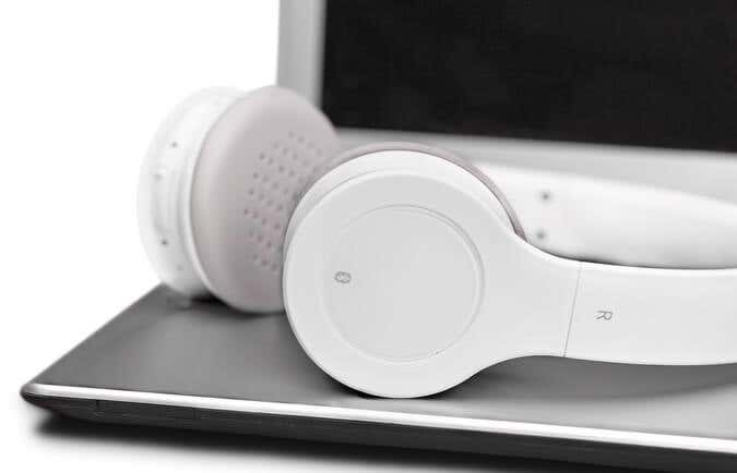 how to disable laptop speakers but not headphones