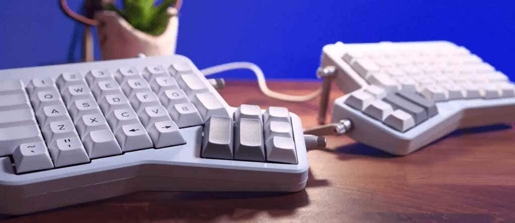 6 Best Ergonomic Keyboards in 2022 image 4