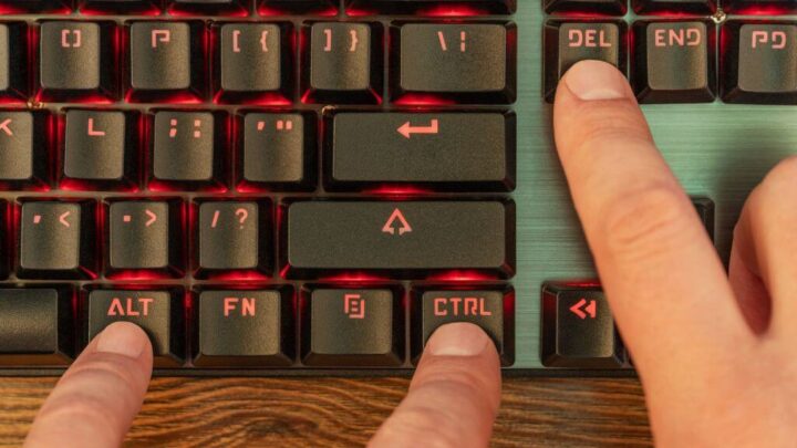 Windows PowerShell Keeps Popping Up? 8 Ways to Fix