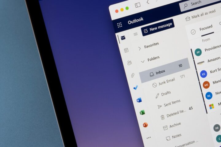 Outlook 2010 で Bcc (ブラインド カーボン コピー) を使用する方法