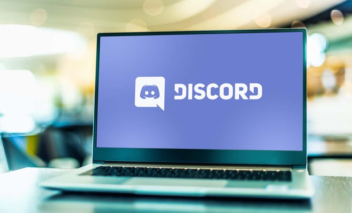 Discord stuck like this when booting. Have tried force closing, restarting  my PC and reinstalling the app to no avail. : r/discordapp