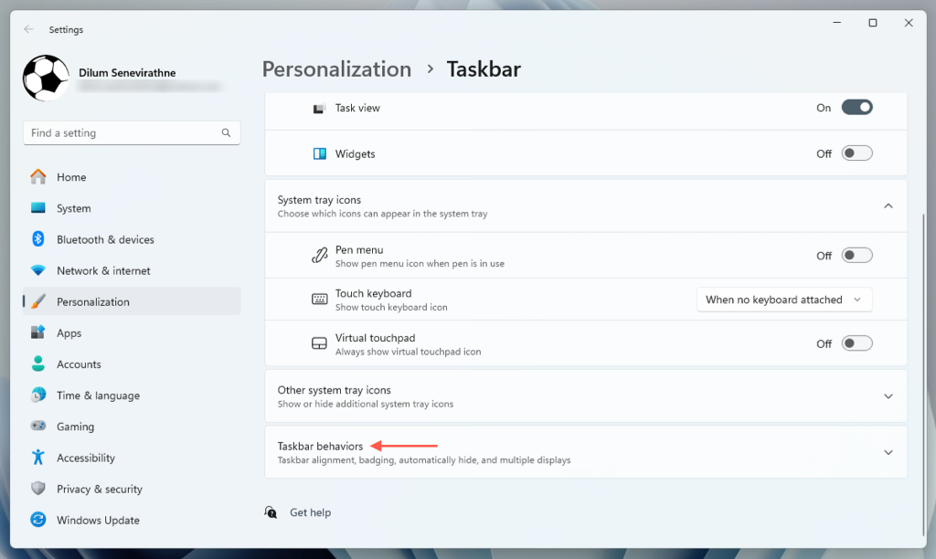 The taskbar behaviors option highlighted in the Windows Settings.