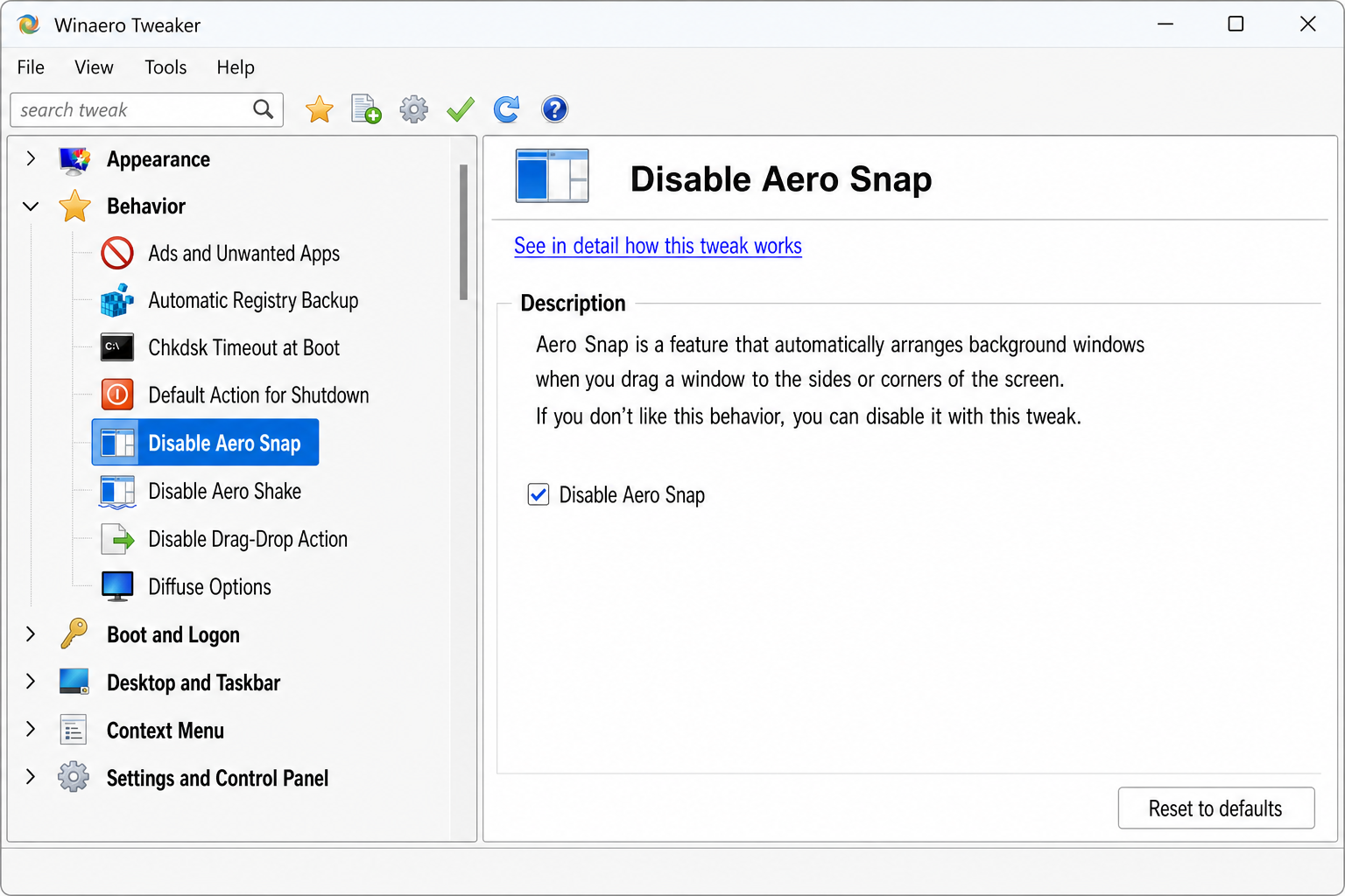 Winaero Tweaker with "Disable Aero Snap" option selected in the Behavior section and checkbox checked in the right pane