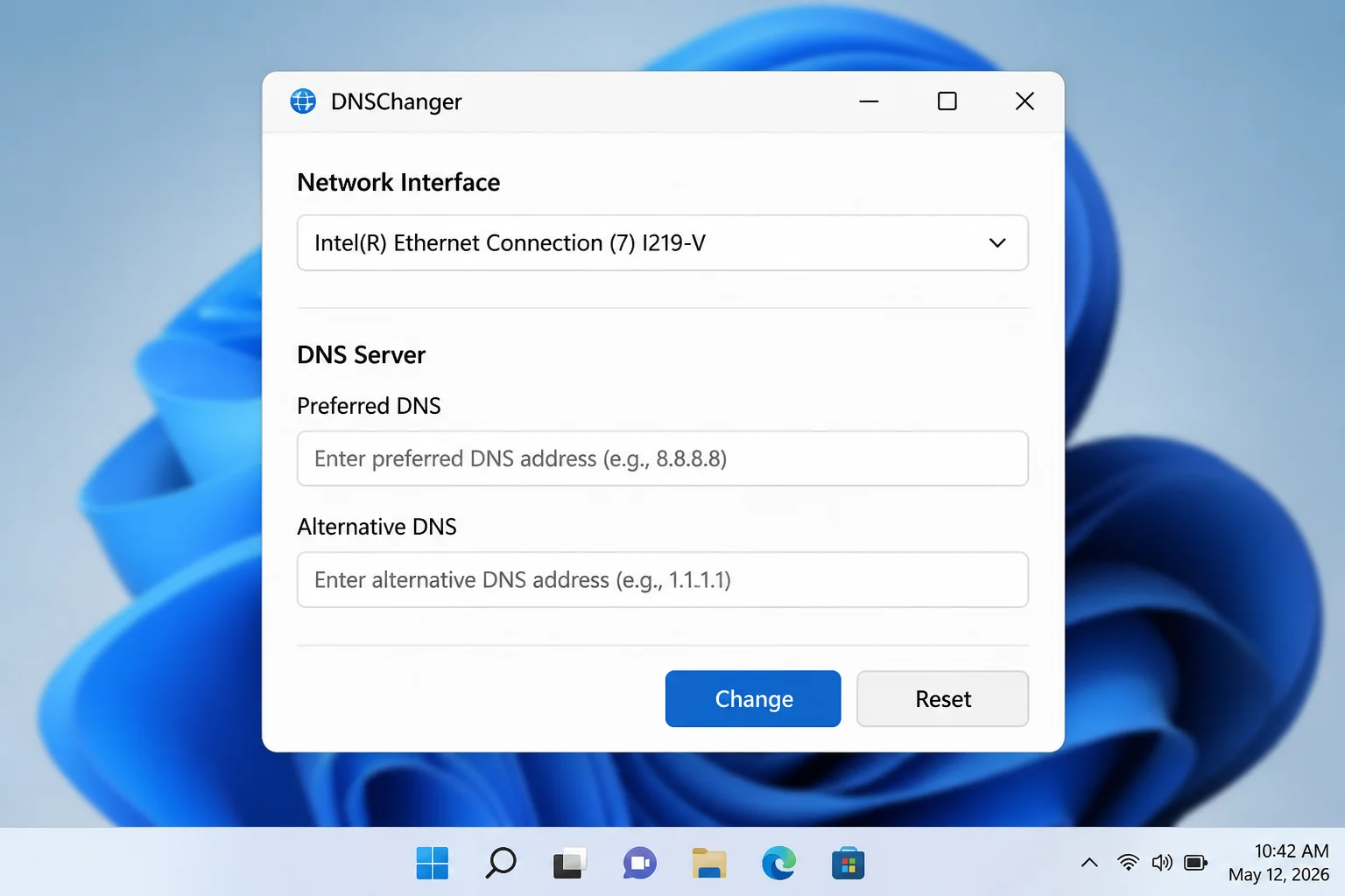 Current DNSChanger interface showing the network interface selector and available DNS or DNSCrypt resolver choices