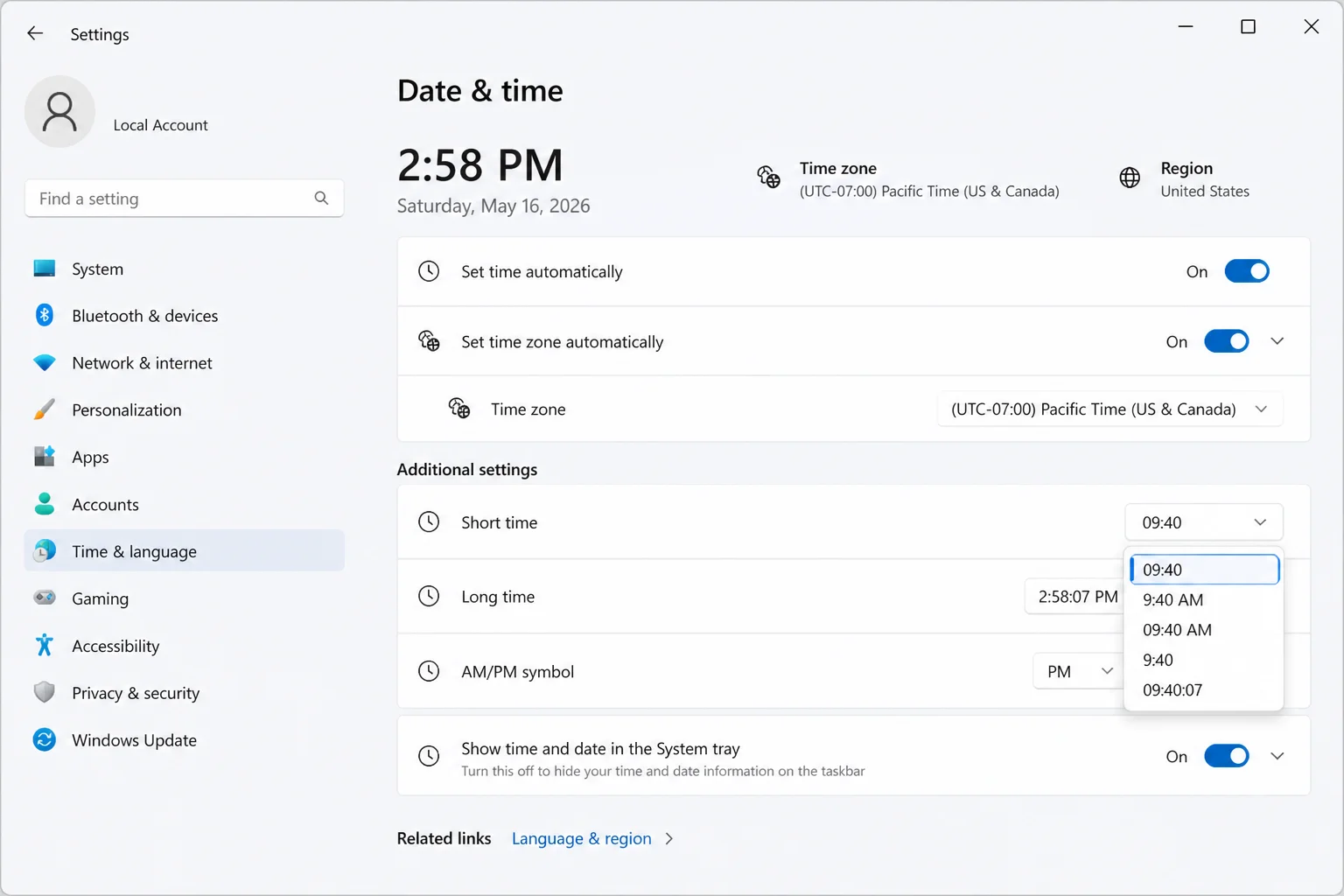 Windows 11 Change formats page with the Short time dropdown open and a 24-hour option such as 09:40 highlighted