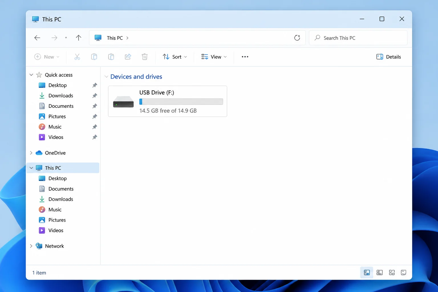 File Explorer This PC page showing the disposable USB drive, its drive letter, and capacity
