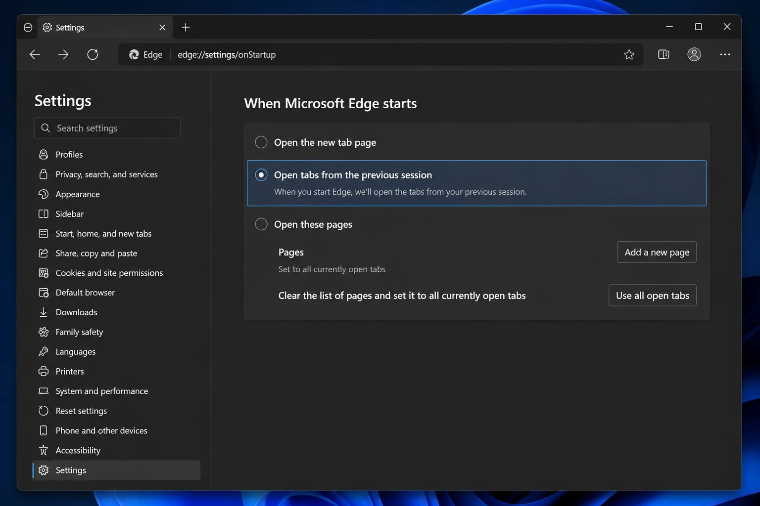Microsoft Edge settings section containing startup controls relevant to restoring the previous browsing session, with the session-related control highlighted