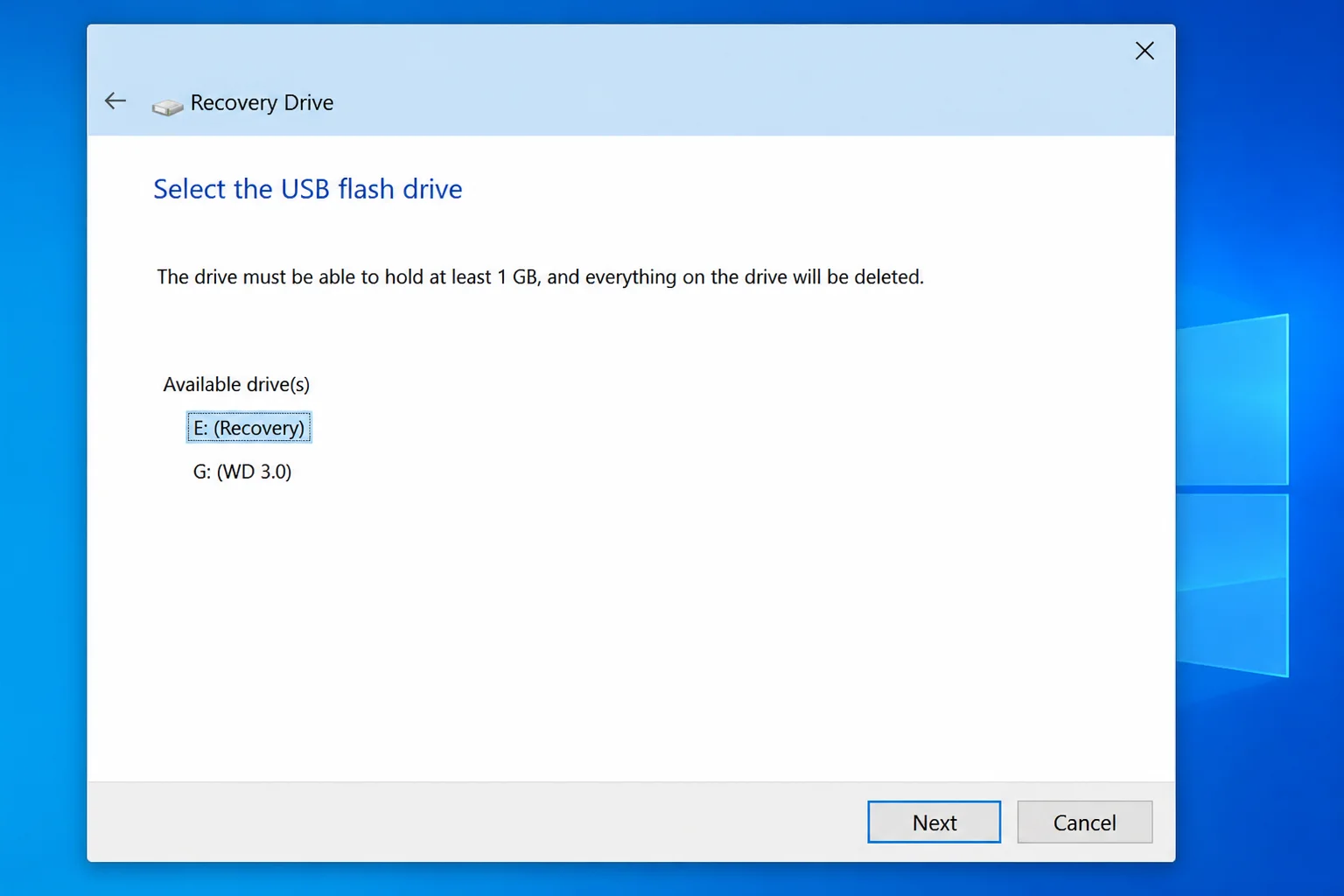 Windows Recovery Drive wizard showing the selected USB drive and Create button